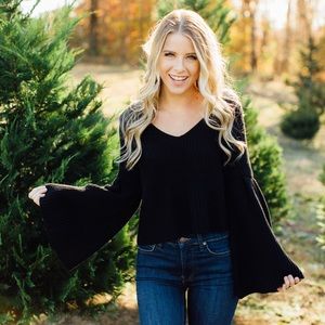 🌻BELL SLEEVE FREE PEOPLE SWEATER🌻